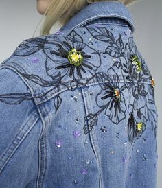 Art Jeans, Upcycle Clothes Diy, Moda Jeans, Jeans Jacket, Upcycled Denim, Embroidery Fashion, Bullet Journal Ideas Pages, Upcycle Clothes