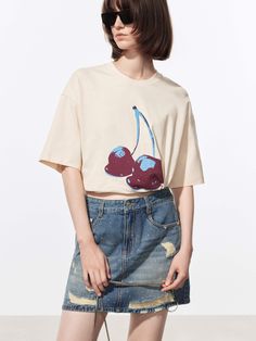 MO&Co. Women's Cherries Pattern Cotton T-shirt This t-shirt is made from soft and comfortable cotton fabric for a cozy feel. It features a slightly oversized fit with a drop-shoulder design for a relaxed and casual look. The front of the shirt is adorned with a cherry print design for a playful and fun touch. This t-shirt is perfect for wearing on a lazy weekend or pair with jeans for a casual outing. Features : - Slightly oversized fit- Crewneck and drop shoulder- Cherries print design Code: MB Summer Drop Shoulder T-shirt With Screen Print, Trendy Boxy Fit T-shirt For Summer, Trendy Oversized Cropped T-shirt For Summer, Spring Graphic Tee With Drop Shoulder, Summer Screen Print Drop Shoulder Tops, Summer Drop Shoulder Top With Screen Print, Cotton Graphic Print Drop Shoulder Top, Oversized Graphic Cotton Cropped T-shirt, Cotton Drop Shoulder Top With Graphic Print