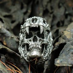 Men's Skull Shaped Ring - Wnkrs Jaguar Warrior, Warrior Ring, Viking Skull, Indian Skull, Skull Rings, Stile Hip Hop, Steel Bike, Rock Vintage, Timeless Ring