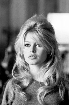 1960s Style Icons, 50s Hairstyles Bangs, 40s Bangs, Peggy Core, Brigitte Bardot Hair, Bardot Bangs, Klasik Hollywood, Bardot Hair, Bang Hairstyles