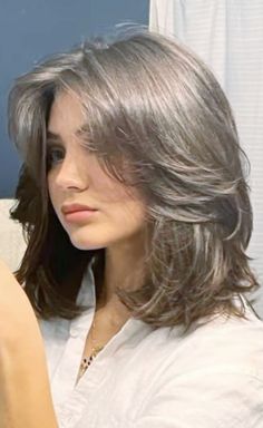 Haircuts To Change It Up, Haircut Inspo Medium Layered Wavy, Short Haircut Types, Butterfly Haircut Short Hair Round Face, Shoulder Length Haircut With Layers And Curtain Bangs, Short Layered Hair Women, Haircuts For Medium Short Hair, Collarbone Length Hair With Layers Curtain Bangs, Layer Haircut For Short Hair Round Face