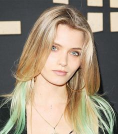 Lus Hair, Hair Color Guide, Abbey Lee Kershaw, Curly Color, Green Highlights, Fresh Hair, Blonde Hair With Highlights, Bleach Blonde, Celebrity Beauty