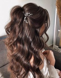 30 Vintage Wedding Hairstyles For Gorgeous Brides | Wedding Forward Grad Hairstyles, Bride Hairstyles For Long Hair, Cute Prom Hairstyles, Simple Prom Hair, Ball Hairstyles, Vintage Wedding Hair, Quince Hairstyles, Long Hair Wedding Styles, Prom Hairstyles For Long Hair