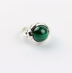 This beautiful, handmade, dreamlike real malachite ring set in 925 silver Size/Dimensions/Weight Size of the stones: approx. 11 mm Ring size: 56/16 Weight: approx. 33 carats Materials used Malachite 925 Silver Special feature: Ring is open, therefore ring size is adjustable. A beautiful malachite ring for every occasion! Gemstone Ring Silver, Malachite Rings, Bridesmaid Gifts Jewelry, Bridesmaids Gifts, Gift Item, Ring Sets, Bridesmaid Gifts, Ring Designs, Mother Gifts