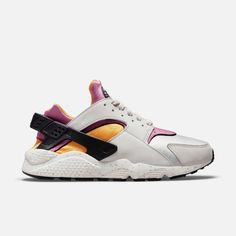 Nike Air Huarache 'University Gold And Pink' Nike Gold And Pink Makeup, Pink Makeup Soft, Nike Rosa, Pink University, Gold Nike, Basketball Courts, Makeup Soft, Tinker Hatfield, Nike Gold