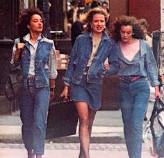 Sunset Blues, Glamour magazine, March 1985. 80s Fashion Outfits 1980s, 80s Aesthetic Fashion, 80s Outfits Women, 90s Street Fashion, 1980s Outfits, 80s Womens Fashion, 80s Inspired Outfits, 1980s Fashion Women, 80s Fashion Outfits