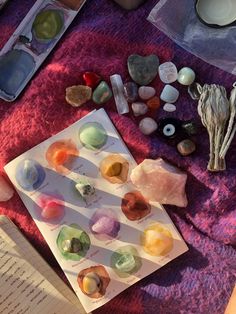 Alter Inspiration, Spiritual Ideas, Pretty Crystals, Crystal Room, Crystal Vibes, Sensory Art, Crystal Aesthetic, Spiritual Crystals, Witching Hour