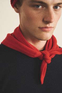 This triangle scarf will add the extra layer of softness of 100% cashmere around your neck to keep you warm and cosy this winter season. Dimensions: 80 cm x 56 cm Scarf Inspiration, Red Triangle, Stole Scarf, Red Scarf, Leather Ring, Triangle Scarf, Thick Yarn, Sleeveless Cardigan, Cardigan Top