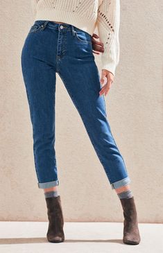 Pantalon Mom, Best Plus Size Jeans, Outfit Pantalon, Grey Pants Outfit, Patent Leather Pants, Pacsun Mom Jeans, Straight Leg Jeans Outfits, Ripped Jeggings, Jeans Pacsun