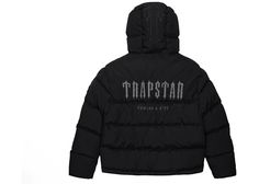 Acabo de empezar a seguir este producto en StockX: Trapstar Decoded 2.0 Hooded Puffer Jacket Black Winter London, Hooded Puffer Jacket, Hot Sneakers, Retro Logo, Embroidered Jacket, Padded Jacket, Men Winter, Contrast Stitch, Black Jacket