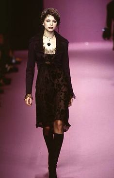 Runway Goth, 2000s Runway, Witchy Academia, Goth Hippie, Elegant Lady, Estilo Punk, Goth Outfits