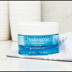 1.7-Fluid Ounce Jar Of Neutrogena Hydro Boost Hydrating Water-Gel Face Moisturizer With Hyaluronic Acid To Hydrate Dry Skin Gel Moisturizer Formula Provides Hydration To Skin, Leaving It Looking Smooth And Supple Day After Day Hyaluronic Acid, A Hydrator Found Naturally In The Skin, Attracts Moisture And Locks It In. 100% Alcohol Free Daily Face Moisturizer Features A Non-Comedogenic Formula That Is Oil-Free, And Is From A Dermatologist-Recommended Brand Unique Face Moisturizer Absorbs Quickly L Neutrogena Skin Care, Water Gel Moisturizer, Gel Face Moisturizer, Acne Moisturizer, Neutrogena Oil, Retinol Moisturizer, Skincare Sale, Hydro Boost, Skin Gel