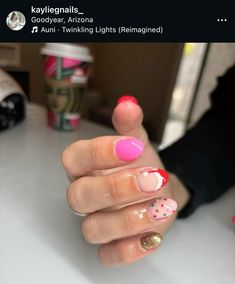 Professional Christmas Nails, Short Round Christmas Nails, Red And Pink Christmas Nails, Future Nails, Cute Nail Colors, Natural Gel Nails, Nails Holiday