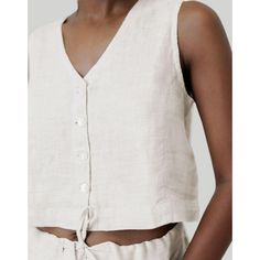 Revive 90s nostalgia with our Reistor Textured Linen Cropped Vest Top, a timeless design that perfectly blends retro charm with contemporary style. This V-neck vest features a regular fit and shell buttons at the front, exuding a classic yet trendy appeal. Embrace the versatility of this piece, ideal for pairing with skirts,pants or shorts for summer outings or layering under jackets for a chic look. Summer Cropped Linen Tank Top, Sleeveless Beige Linen Crop Top, V-neck Linen Vest For Summer, Fitted Linen Crop Tank Top, Chic V-neck Linen Vest, Linen Shorts Women, Boxy Crop Top, Vest Crop Top, Balloon Sleeve Top