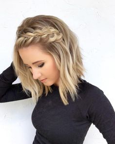 How do I do this to my hair once it’s curly? Bob Balayage, Haircut Bob, Fishtail Braids, Pretty Braids, Short Blonde Haircuts, Prom Hairstyles For Short Hair, Wedding Guest Hairstyles, Short Braids, Peinados Fáciles Para Cabello Corto