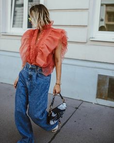 Emili Sindlev, Look Jean, Statement Blouse, Outfit Jeans, Mode Casual, Looks Street Style, Street Chic, Mode Inspiration, Outfit Casual