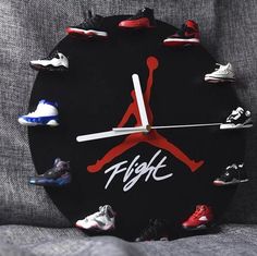 Air Jordan Wall, Sneakerhead Decor, Sneakerhead Gifts, Mode Swag, Hand Painted Shoes, Painted Shoes