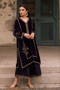 Velvet Pakistani Suits, Velvet Dress Designs Pakistani, Velvet Suit Designs Pakistani, Pakistani Velvet Dresses, Pakistani Velvet Suits, Velvet Pakistani Dress, Pakistani Wedding Jewelry, Army Art