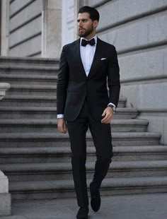 The Lord Edward: Photo Black Tie Men, Formal Dress For Men, Sleeveless Wedding Gown, Modern Tuxedo, The Art Of Life, Best Man's Outfit, White Tux, Black Tie Optional, Stylish Mens Suits