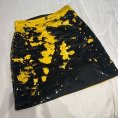 Super Cute Sequin Mini! Sparkling Skirt, Sparkle Skirt, Sequin Mini, Yellow Black, Black N Yellow, Sequin Skirt, Sequin, Lego, Womens Skirt