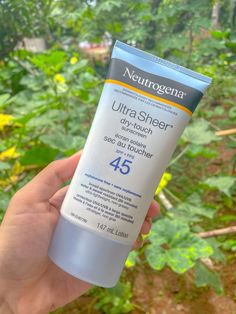 Fast-absorbing, lightweight and water-resistant, this non-greasy sunscreen lotion formula is non-comedogenic and PABA-free. Apply prior to sun exposure to keep skin protected during outdoor activities like gardening, biking, hiking, boating or going on a walk. Sunscreen Neutrogena, Sunblock For Face, Best Drugstore Sunscreen, Neutrogena Sunscreen, Sunscreen Skincare, 2023 Goals, Blood Sugar Diet, Perfume Collection Fragrance, Favorite Skincare Products