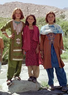 Afghanistan People, People Of Pakistan, Pakistani Culture, Afghan Clothes