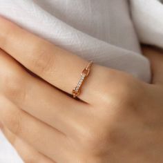 Gold Links Ring, 14k Solid Minimalist Chain Ring, Yellow Gold Link Ring, 14k Diamond Wedding Ring, Old Fashioned Ring, Thin Gold Ring Features * Gold Kt: 14K - 18K * Custom Gold Color: Rose Gold, Yellow Gold, White Gold * Diamond: 0,07Ct * Gr: 1,64 * Diamond Color-Clarity: G Color VS Clarity * Setting Type: Pave * Length: 16", 17'', 18", 19'', 20" (measured as end to end, the clasp is included) * Ready to Ship in 1-5 Business Days * Made to Order. There may be +/- 0.15 change in gram information Simple Ring Design, Minimalist Chain, Evil Eye Necklace Gold, Link Ring, Gold Rings Simple, Necklace Indian, Gold Armband, Gold Rings Fashion, Gold Ring Designs