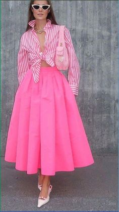 Women Style 2024, Ribbed Long Sleeve Top, Moda Chic, Dress Long Sleeves, Classy Casual Outfits, Modest Fashion Outfits, Fashion Mistakes, Looks Chic, Pink Skirt