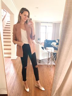 Hostess Uniform, Red Blazer Outfit, Grey Blazer Outfit, Work Blazer Outfit, Confident Fashion, Fall Business, Hm Sweater, Friday Mood