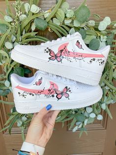 Step up your shoe game with my custom Butterfly Air Force 1's. These shoes are water-resistant, ensuring they stay protected from damage. However, these shoes should be treated with care as they are not indestructible. Each pair is made to order, so you can be sure you're getting a unique product tailored just for you. Perfect Butterfly gift for the Butterfly lover in your life.  Water-resistant shoes made with Angelus Paint. No returns are accepted due to the fact that each order is custom made.  Tracking information will be provided so you know exactly when your product will arrive!  Any questions, feel free to reach out to me directly! Air Force 1 Butterfly, Butterfly Shoe, Painted Air Force 1, Water Resistant Shoes, Pretty Sneakers, Nike Air Force 1 Custom, Butterfly Shoes, Preppy Shoes, Air Force 1 Custom