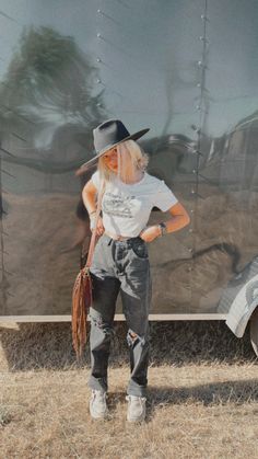 Western Outfits Without Boots, Yallternative Clothing, Cute Fall Western Outfits, Trendy Cowgirl Outfits, Yallternative Aesthetic Outfits, Western Fashion Outfits, Punchy Fashion, Outfit Inspo Western, Festival Lollapalooza