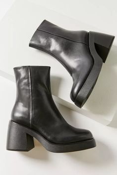 Women's Shoes: Sandals, Sneakers + Boots | Urban Outfitters 70s Boots, Dr Shoes, Basket Noir, Fancy Shoes, Looks Street Style, Mode Inspo, Platform Boots, Short Boots