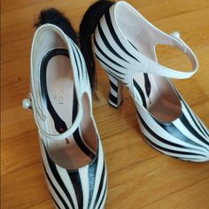 Gucci Lesley Ponytail Mary Jane Leather Pumps, Zebra Motif, With Horsehair And Pearl Button Gg Closure Gorgeous In Perfect Condition! Approx 4.5" Heel. Size 36.5. Recommend Sizing Down 1 Size (5.5) For These. With Box And 2 Lined Gucci Dustbags. Originally $1410 Plus Tax Gucci White Ankle Strap Heels, Gucci White Heels With Branded Heel Counter, Gucci White Heels For Formal Occasions, White Gucci Heels For Formal Occasions, Gucci White Round Toe Heels, Dorsay Heels, Vintage Pumps, Gucci Heels, Black Patent Heels