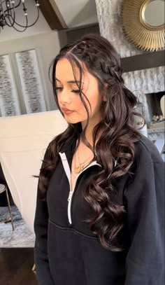 Hairstyles With Curled Hair, Grad Hairstyles, Formal Hairstyles For Long Hair, Simple Prom Hair, Quinceanera Hairstyles, Quince Hairstyles, Hairstyles For Layered Hair, Long Hair Wedding Styles