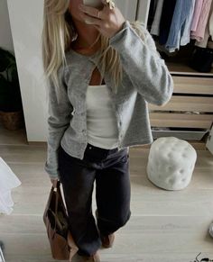 stockholm girl fits Uk Outfits, Scandinavian Outfit, Outfits 2014, 2024 Outfits, Moon Moon, Uni Outfits