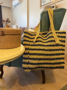 Kağıt ipten iki renkli büyük bayan kol çantası. Casual Yellow Handheld Bag, Yellow Large Capacity Rectangular Shoulder Bag, Casual Yellow Rectangular Bag, Yellow Handheld Travel Bag, Trendy Yellow Crochet Travel Bag, Trendy Yellow Straw Bag For Everyday Use, Casual Yellow Crochet Travel Bag, Large Handmade Shoulder Bag For Shopping, Yellow Straw Shoulder Bag For Shopping