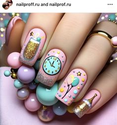 Holiday Nails Winter Christmas, Autumn Winter Nails, Nike Ideas, Nails Winter Christmas, Winter Nails 2023, New Year Nail, New Year Nails, Holiday Nails Winter, Henna Nails