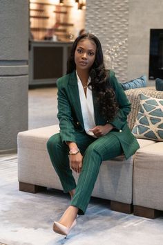 Work Closet, Elegantes Outfit Damen, Professional Outfits Women, Stylish Work Attire, Green Suit, Beautiful Suit, Classy Work Outfits, Looks Black, Professional Attire