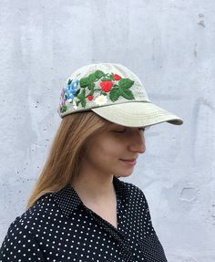 Hand Embroidered hat with strawberry and wildflowers Color: khaki baseball cap; Design: hand-embroidered hat with strawberry and wildflowers; Cap size (head circumference): 55 - 67 cm; 🌿PLEASE NOTE I NEED 2 WEEKS TO EMBROIDER THIS HAT FOR YOU🌿 GET 10% OFF YOUR 1ST ORDER! Get a 10% off coupon code for our Etsy shop by signing up to our mailing list eepurl.com/gefZy5 CHECK OUR OTHER ACCESSORIES 🌸More Baseball hats: https://www.etsy.com/shop/KazkovaEmbroidery?ref=seller-platform-mcnav&sectio Embroidered Strawberry, Baseball Cap Design, Custom Baseball Hats, Custom Embroidered Hats, Embroidered Hat, Kids Baseball, Embroidered Baseball Caps, Flower Hats, Embroidered Hats