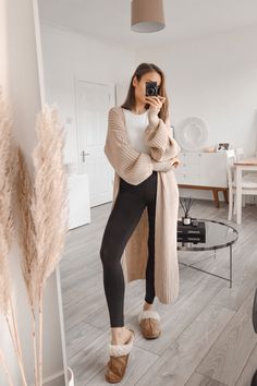 Comfortable Outfits For Home, Chic At Home Outfits, Remote Outfits, At Home Work Outfits, Winter Indoor Outfits, Comfortable Home Outfits, Casual Outfits At Home, Cozy Clothes Aesthetic