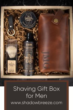 Gifts for men don't have to be difficult. Send a personalized gift box to all the favorite men in your life today. This shaving gift is perfect for father's day, birthdays and appreciation gifts for men. #Shadowbreeze #shavinggifts #giftsformen #giftsfordads #fathersdaygifts #fathersdaygiftbox Mens Gift Box Ideas, Drink Gift Basket, Appreciation Gifts For Men, Engraved Beer Mugs, Gift Baskets For Men, Gift Box For Men, Drink Gift, Men Gifts, Mens Shaving