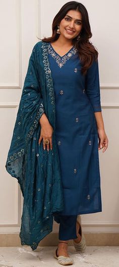 Blue color Salwar Kameez in Viscose fabric with Embroidered, Thread work Punjabi Wedding Dress, Wedding Dresses Pakistani, Dresses Pakistani, Diwali Dresses, Indian Salwar, Indian Salwar Kameez, Kurtis With Pants, Heavy Embroidery, Sequence Work