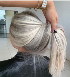 Kort Bob, Ice Blonde Hair, Silver Blonde Hair, Icy Blonde Hair, Beautiful Blonde Hair, Dyed Blonde Hair, Silver Blonde, Hair Done, Blonde Hair Shades