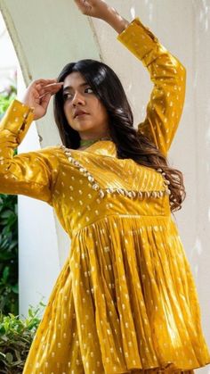 Bandhani Short Kurti Designs, Navratri Special Kurti Designs, Simple Navratri Outfits, Navratri Kurti Designs, Simple Frock Design, Stylish Kurtis Design, Simple Frocks, Simple Kurti Designs, Stylish Short Dresses