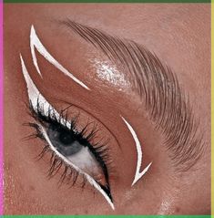 The future's bright. Euphoria Eyeliner Looks, Jules Eyeliner, Euphoria Eyeliner, Jules Euphoria Makeup, Cassie Euphoria Makeup, Cassie Aesthetic, Creative Eyeliner Looks, Cat Eye Eyeliner Tutorial, Easy Graphic Eyeliner