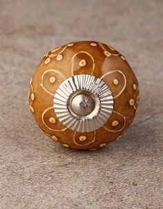 Stylish Brown Ceramic Dresser Knob With Embossed Design Cream Colored Cabinets, Bathroom Cabinet Knobs, New Kitchen Doors, Wood Drawer Knobs, Dresser Knob, Kitchen Knobs, Brown Ceramic, Kitchen Cabinet Knobs, Decorative Knobs