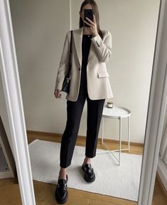 Outfits For The Office, Office Fits, Corporate Baddie, Professional Outfits Women, Outfit Chic, Stylish Work Attire, Business Casual Outfits For Work, Classy Work Outfits, Stylish Work Outfits