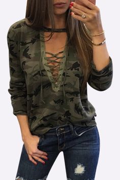 Sexy Camouflage Pattern V-neck Lace-up Front Top Halter Top Shirts, Camouflage T Shirts, Y2k Aesthetic Outfits, Belle Lingerie, Halter Tops, Edgy Look, Women Hoodies Sweatshirts