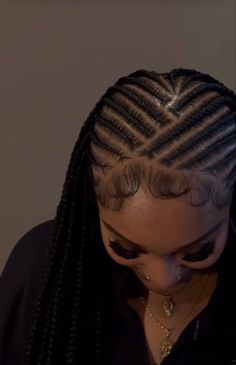 Protective Hairstyles Braids Back To School, Braids With Patterns, Hair Ideas Protective Styles, Knotless Braids Hairstyles With Design, Versatile Cornrow Hairstyles, Feeding Braids With Knotless, Knotless With Braids At The Top, Feed In Braids Hairstyles With Knotless, Knotless Braids With Feed Ins