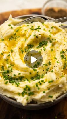 mashed potatoes with chives in a pan on a wooden cutting board, ready to be served